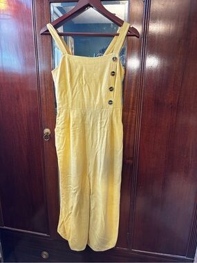 Urban Outfitters size S cotton & linen cropped jumpsuit with offset buttons